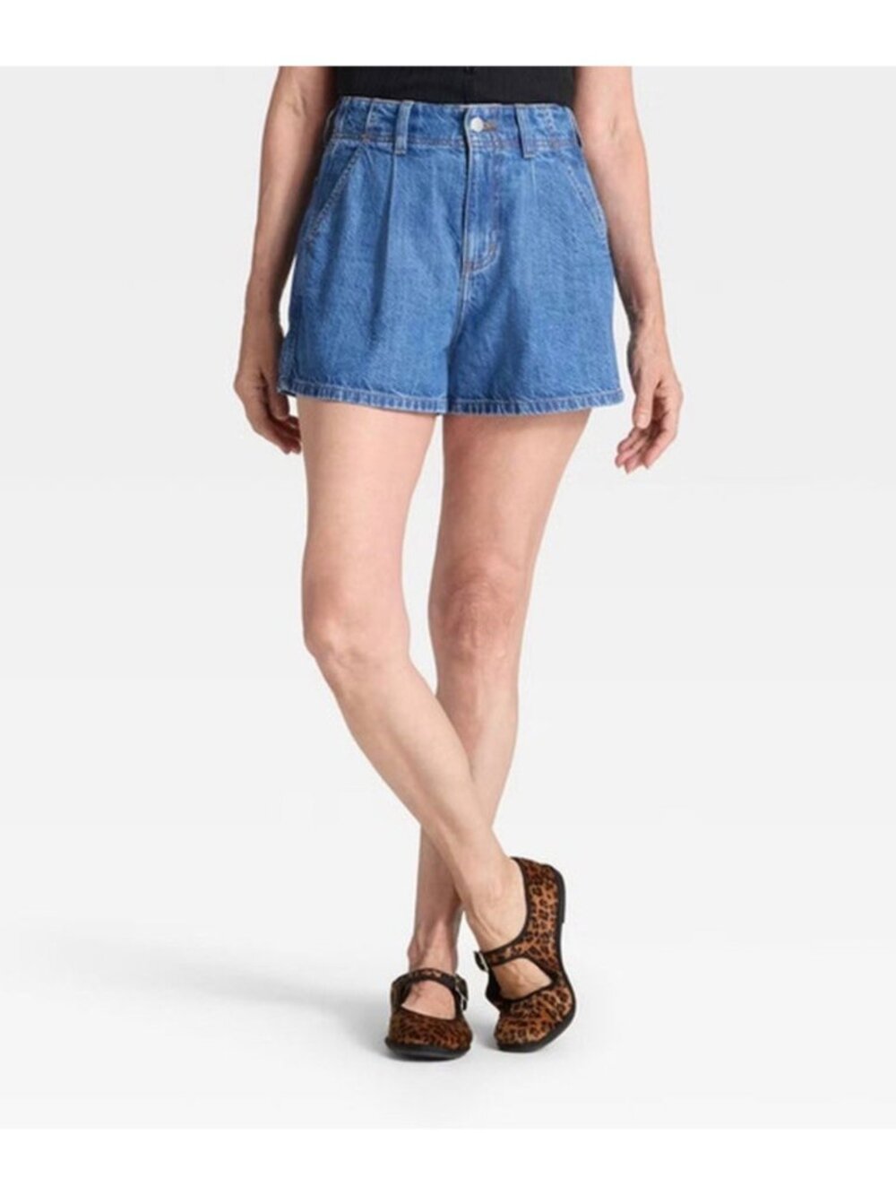 Universal Thread Women's High-Rise Pleated Jean Shorts, 12- Dark Wash